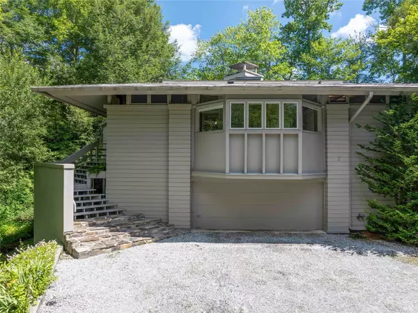 518 Country Club DR, Highlands, NC 28741