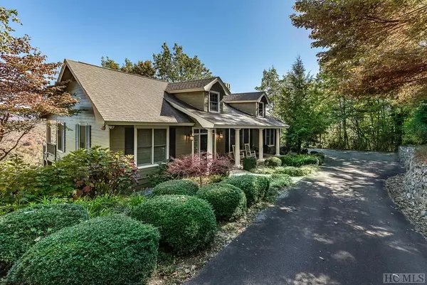63 Loganberry LN, Lake Toxaway, NC 28747