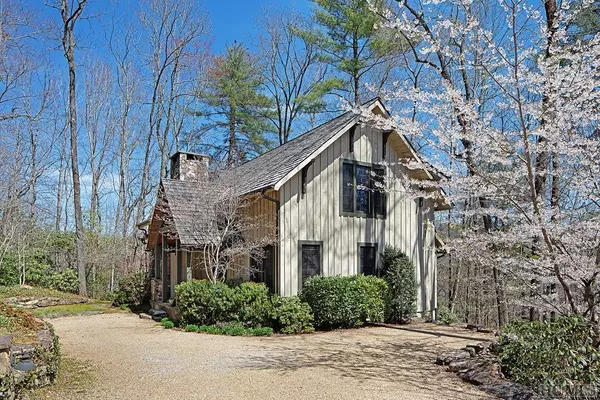 21 One Feather WAY, Lake Toxaway, NC 28747