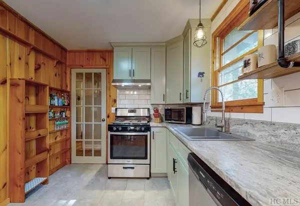 48 Vinca LN, Highlands, NC 28714