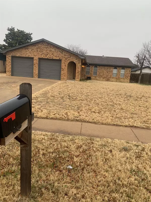 605 Cactus Drive, Levelland, TX 79336