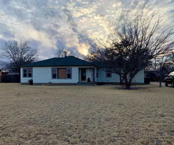 105 N Harrison Avenue, Lorenzo, TX 79343
