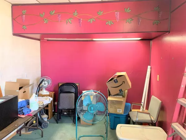 Sundown, TX 79372,506 S Slaughter Avenue