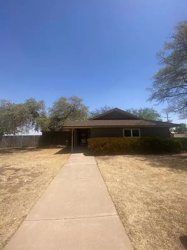 102 N Harrison Avenue, Lorenzo, TX 79343