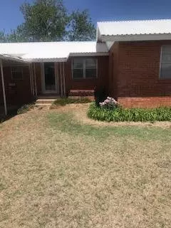 919 E 5th Street, Rotan, TX 79546
