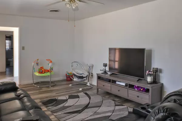 Seagraves, TX 79359,1105 16th