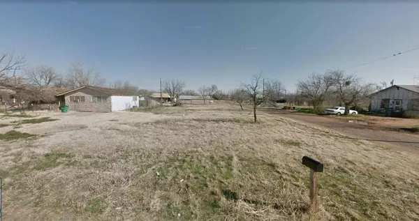 111 E 14th Street, Quanah, TX 79252