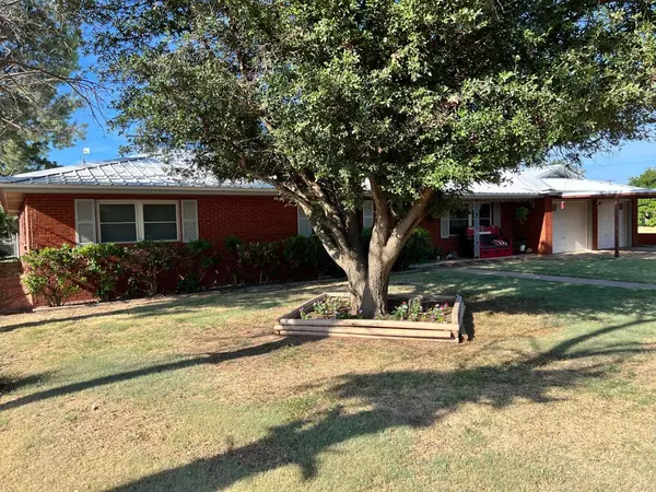 1312 Watts, Ralls, TX 79357