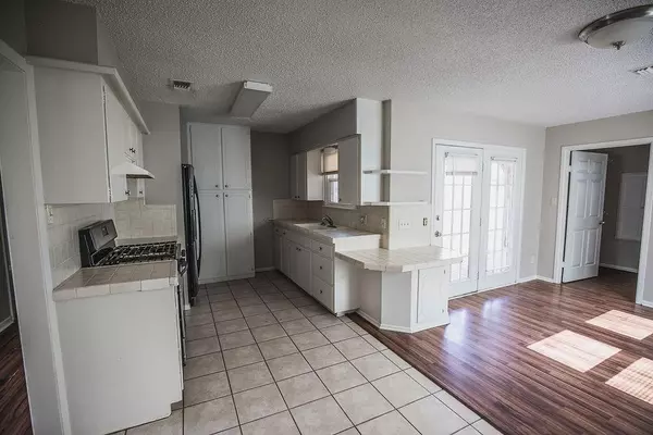 Shallowater, TX 79363,906 13th Street