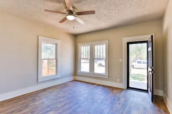 Slaton, TX 79364,235 S 11th Street