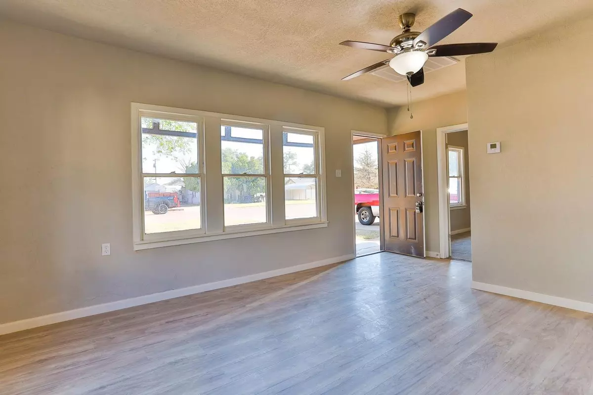 Slaton, TX 79364,435 W Lynn Street