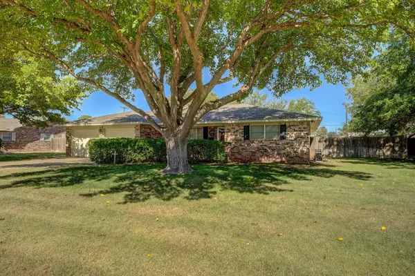 716 W California Street, Floydada, TX 79235