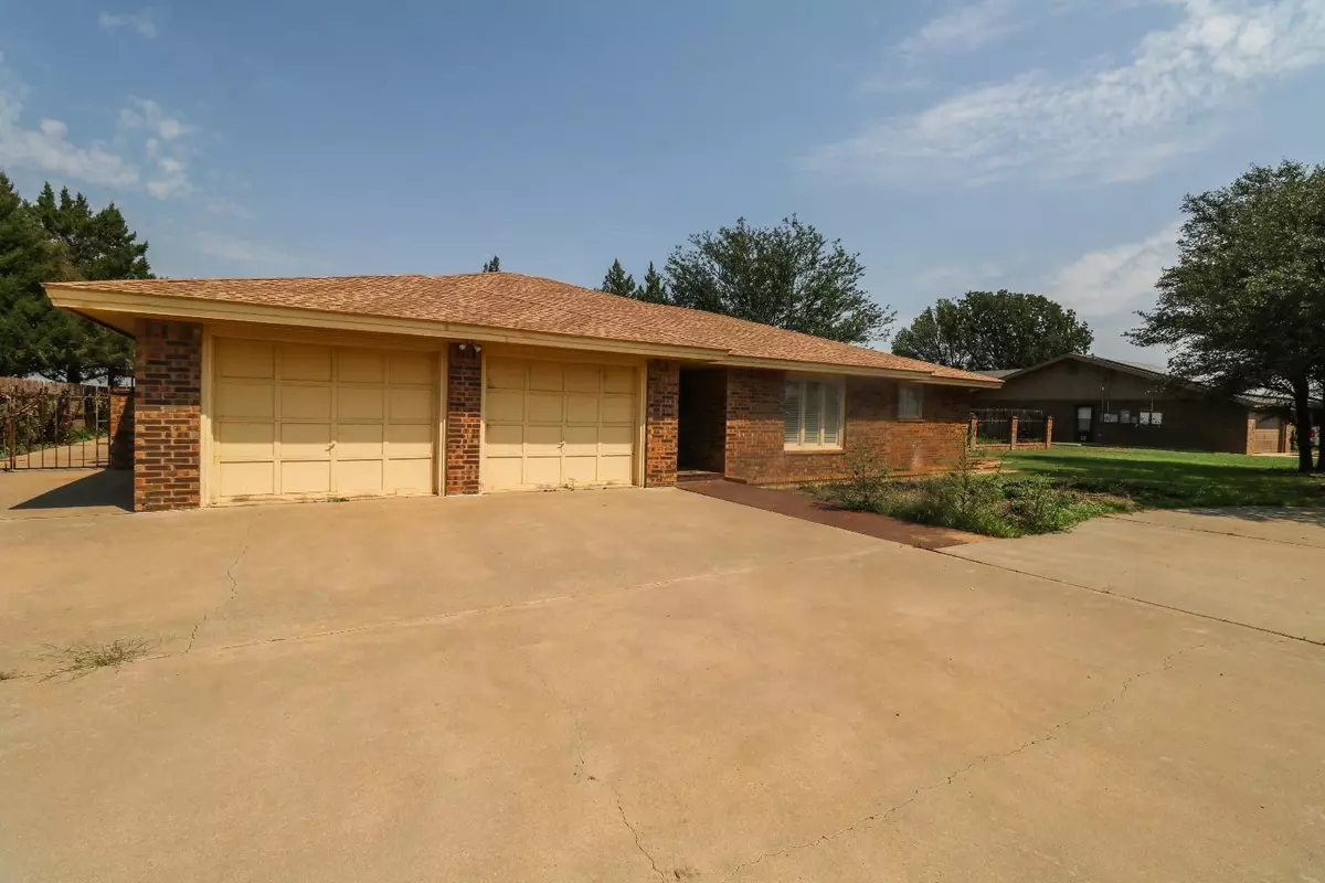 Earth, TX 79031,1035 NE 1st Street