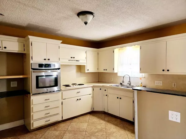 Slaton, TX 79364,835 S 20th Street