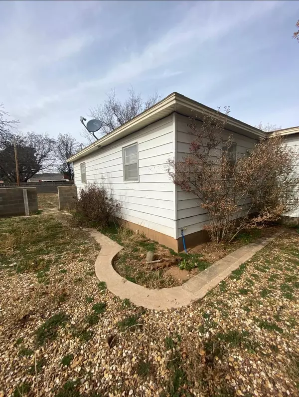 Slaton, TX 79364,835 S 20th Street