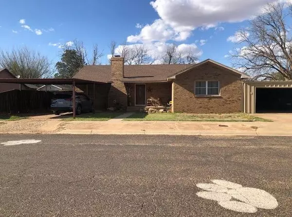 1912 N 4th Street, Tahoka, TX 79373