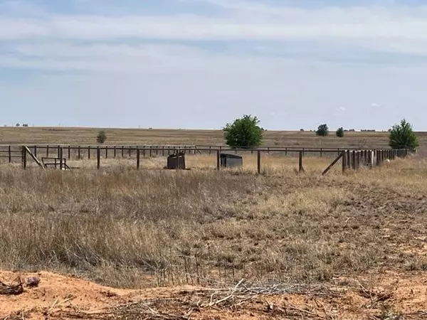 6112 Leopard Road, Ropesville, TX 79358