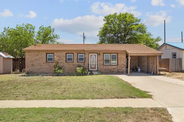 110 1st Street, Plains, TX 79355