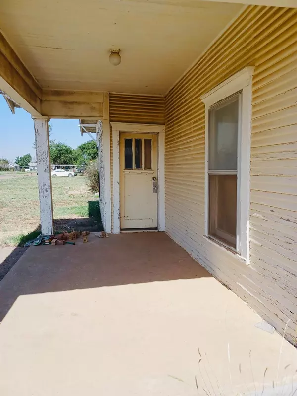 Floydada, TX 79235,208 W Virginia #208