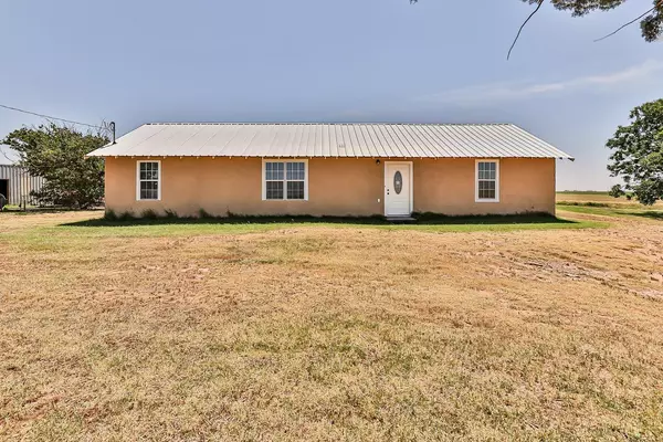 17304 N County Road 3100, Abernathy, TX 79311