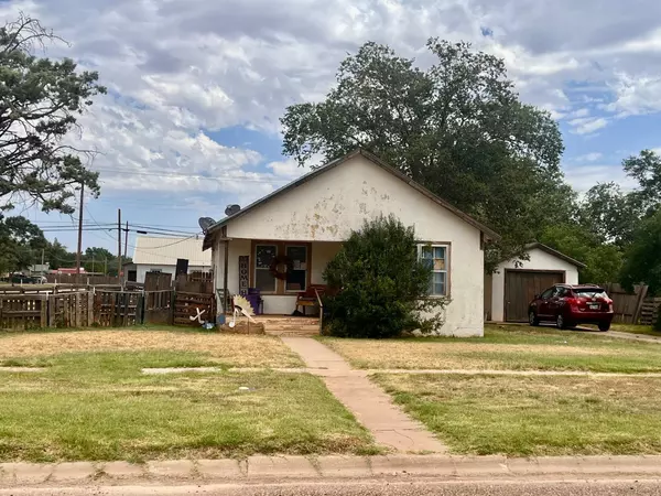 1828 S 1st Street, Tahoka, TX 79373