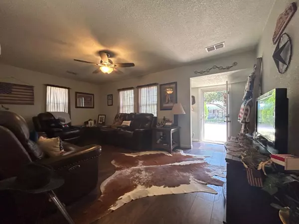 TX 79351,606 12th Street