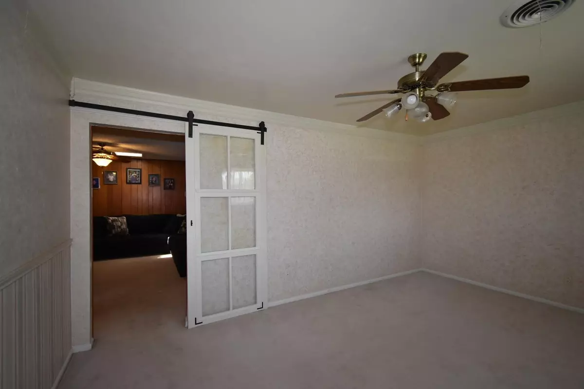 Earth, TX 79031,1008 NE 1st Street