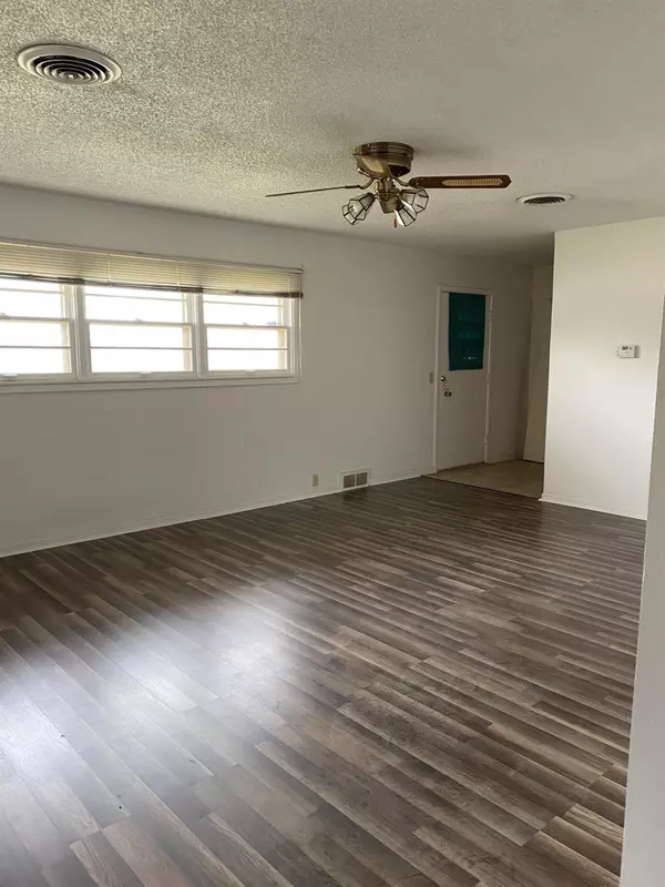 Crosbyton, TX 79322,422 S Ivy Street