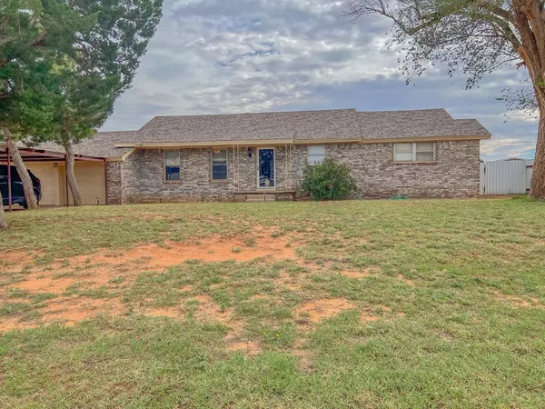 604 E Richardson, Sundown, TX 79372