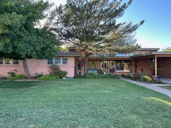 1903 Ave R Avenue, Tahoka, TX 79373