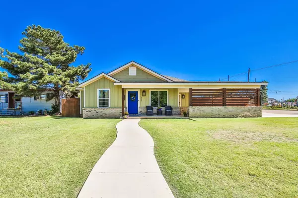 302 Ave G, Abernathy, TX 79311