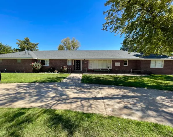 901 3rd, Farwell, TX 79325