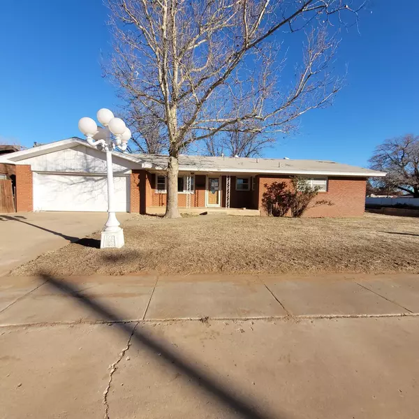 105 E Hayes Avenue, Morton, TX 79346
