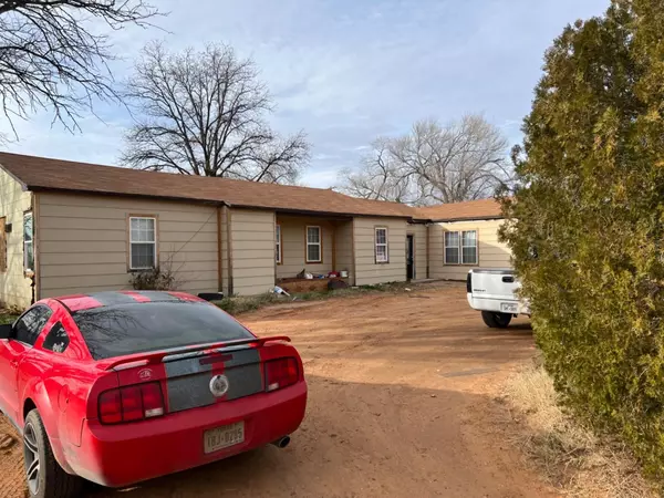 Sundown, TX 79372,910 Hockley