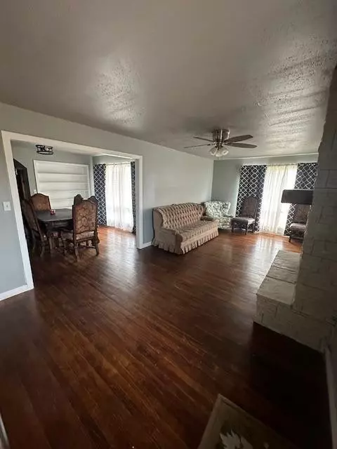 Seagraves, TX 79359,1707 Ave I