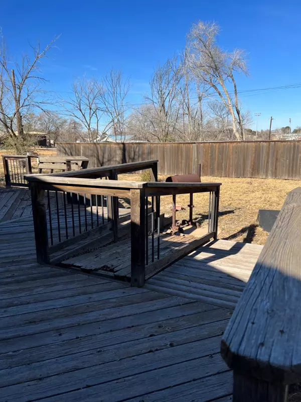 Plains, TX 79355,811 8th Street