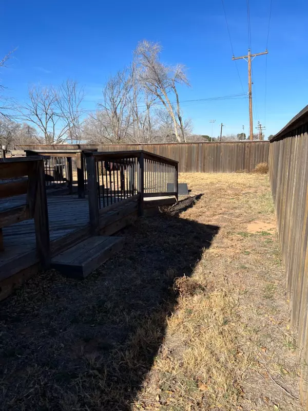 Plains, TX 79355,811 8th Street