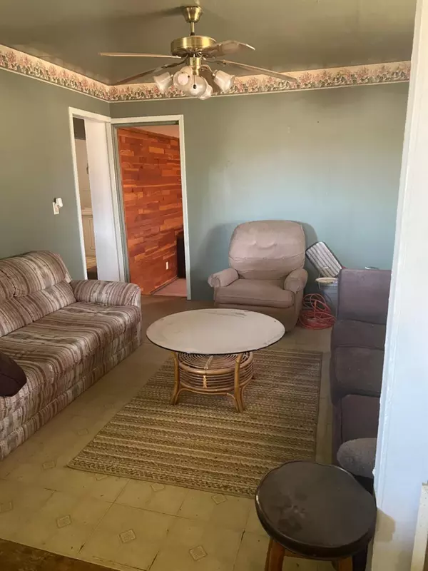 Plains, TX 79355,811 8th Street