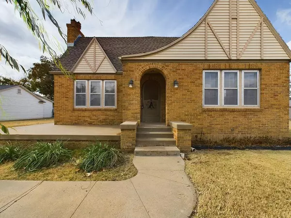 1104 S Broadway Street, Plainview, TX 79072