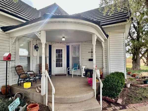 Tulia, TX 79088,102 SE 5th