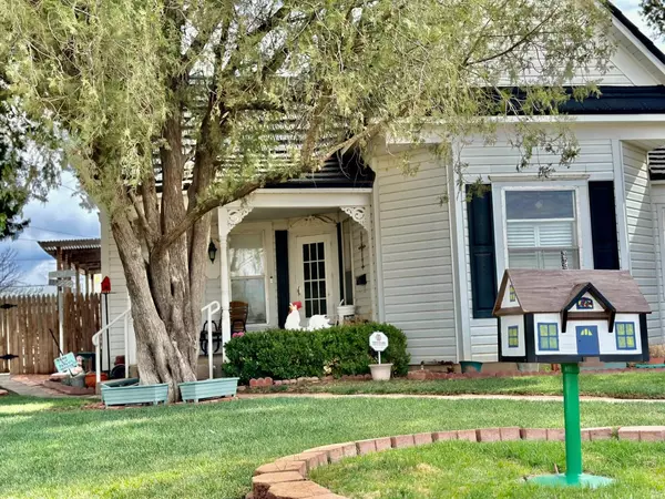 Tulia, TX 79088,102 SE 5th