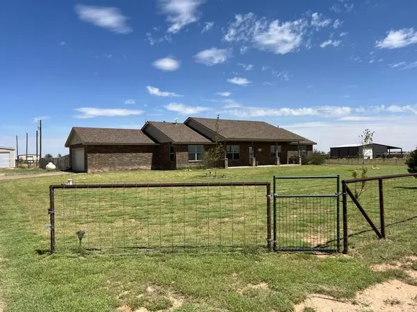 3931 Macaw Road, Ropesville, TX 79358