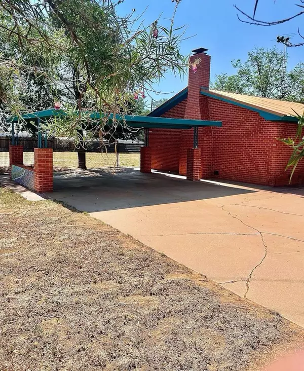 Olton, TX 79064,401 S Ave C