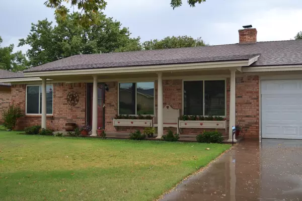 3615 Red Oak Lane, Plainview, TX 79072