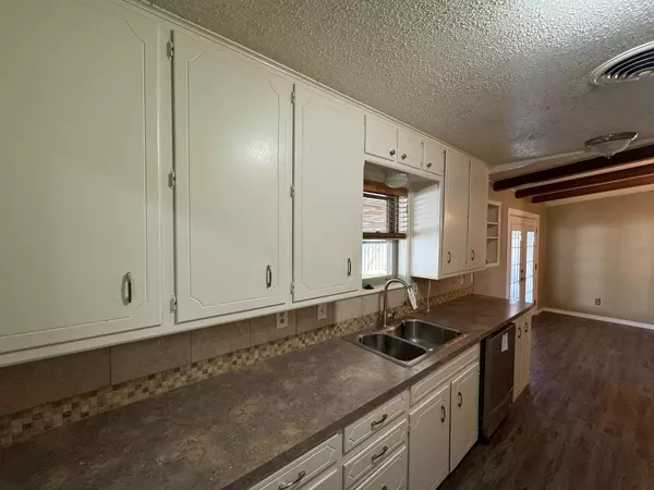 Brownfield, TX 79316,1110 S Pecos