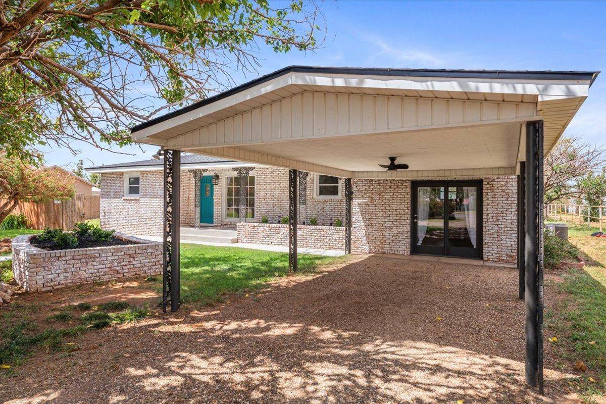 Levelland, TX 79336,827 N US Highway 385