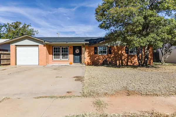1906 N 8th, Tahoka, TX 79373