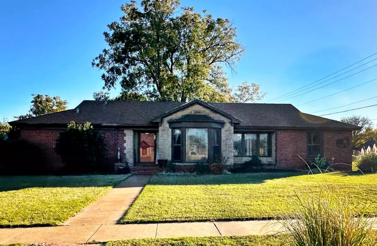 Post, TX 79356,915 W Main