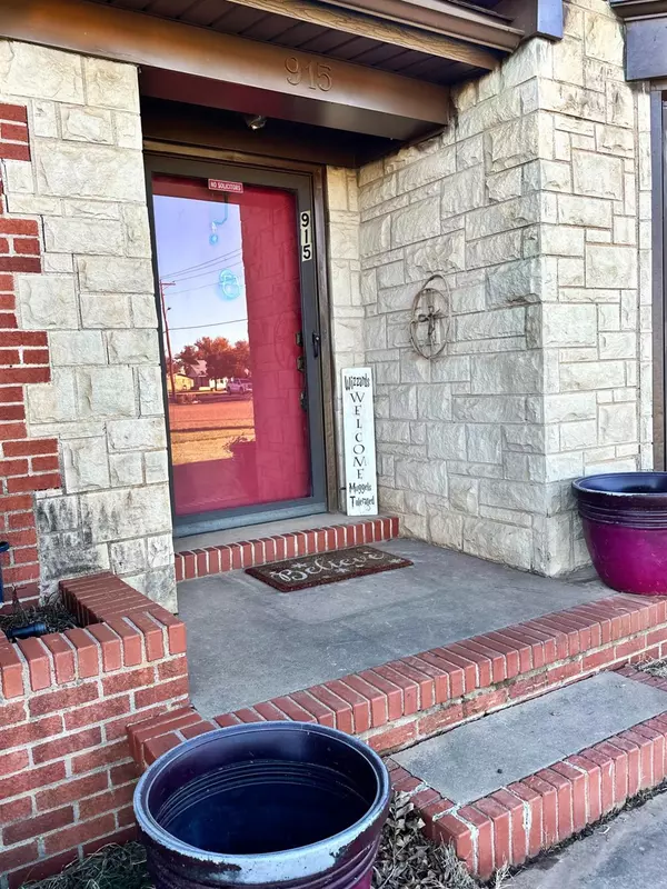 Post, TX 79356,915 W Main