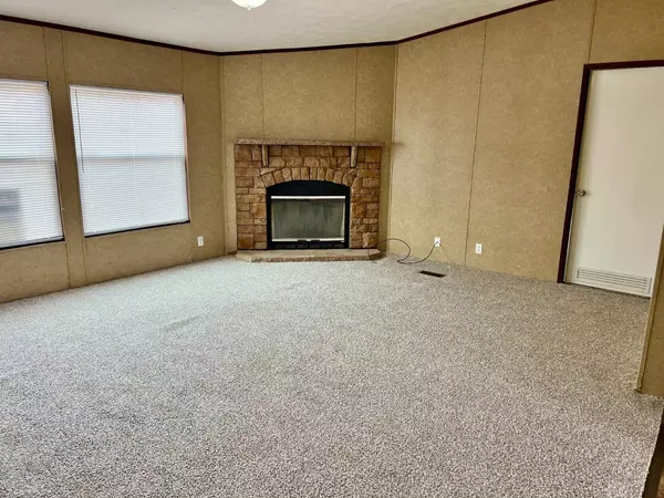 Sundown, TX 79372,207 Soash